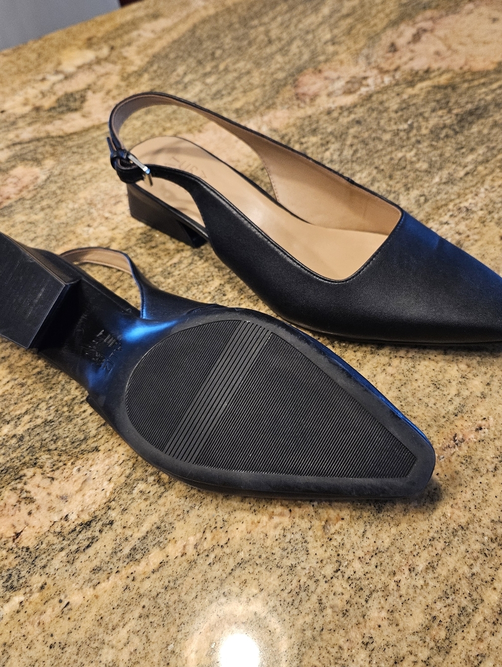 Black Naturalizer Slingback Pointed-Toe Low Block Heel Women's Pumps Sz 9 - Picture 5 of 8
